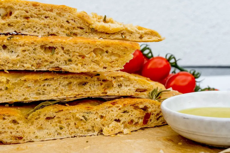 Italienisches Brot mit getrockneten Tomaten| Yummy Travel