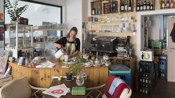 Geheimtipps für Reisen: Cafe Brühlaffe am ehemaligen Brühl Boulevard im Sanierungsgebiet Brühl in Chemnitz, Foto: 23.8.2015, Robert B. Fishman