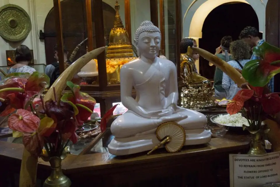 Neujahr Sri Lanka Buddha in Tempel 