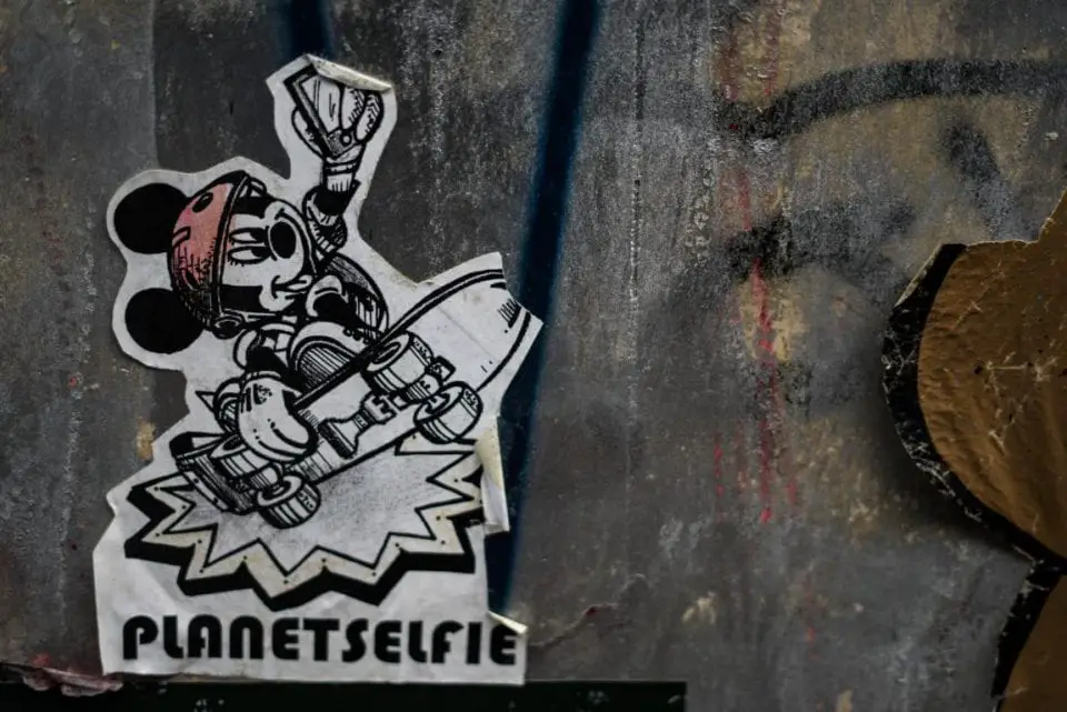 Street Art Köln Planet Selfie