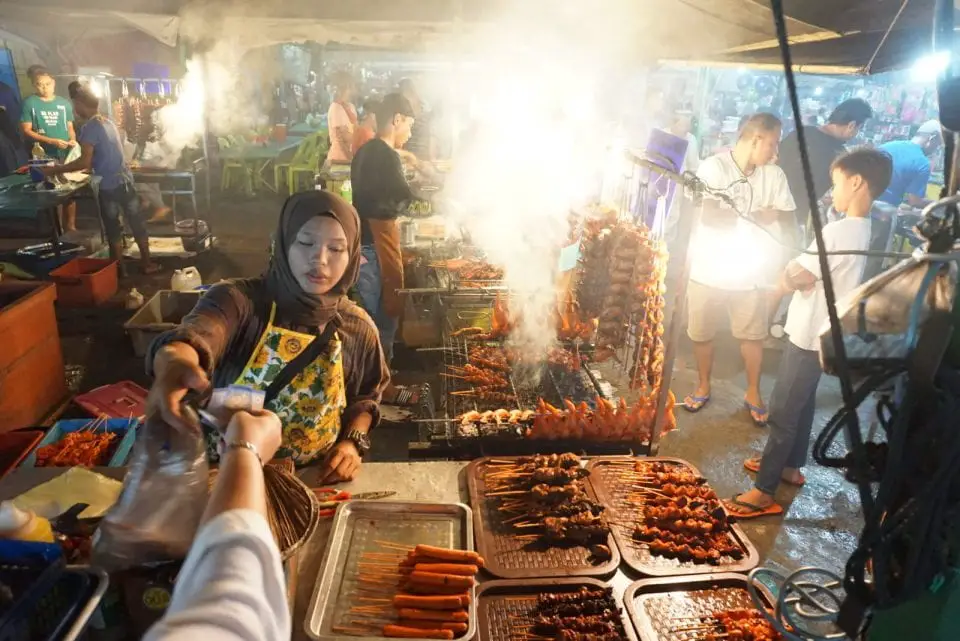 Street Food in Kota Kinabalu Borneo Reise