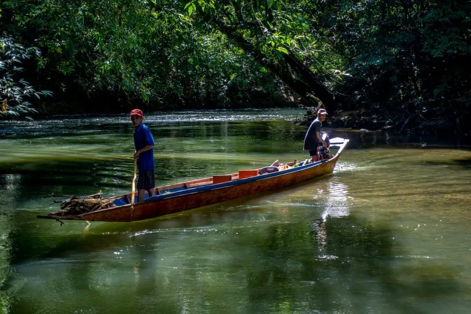 Im Dschungel mit den Dayak Batang Ai Borneo Reise