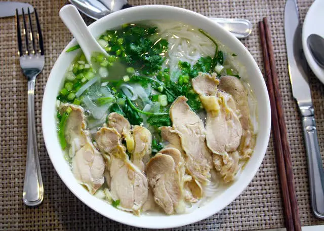 pho aus Vietnam Essen in Asien 