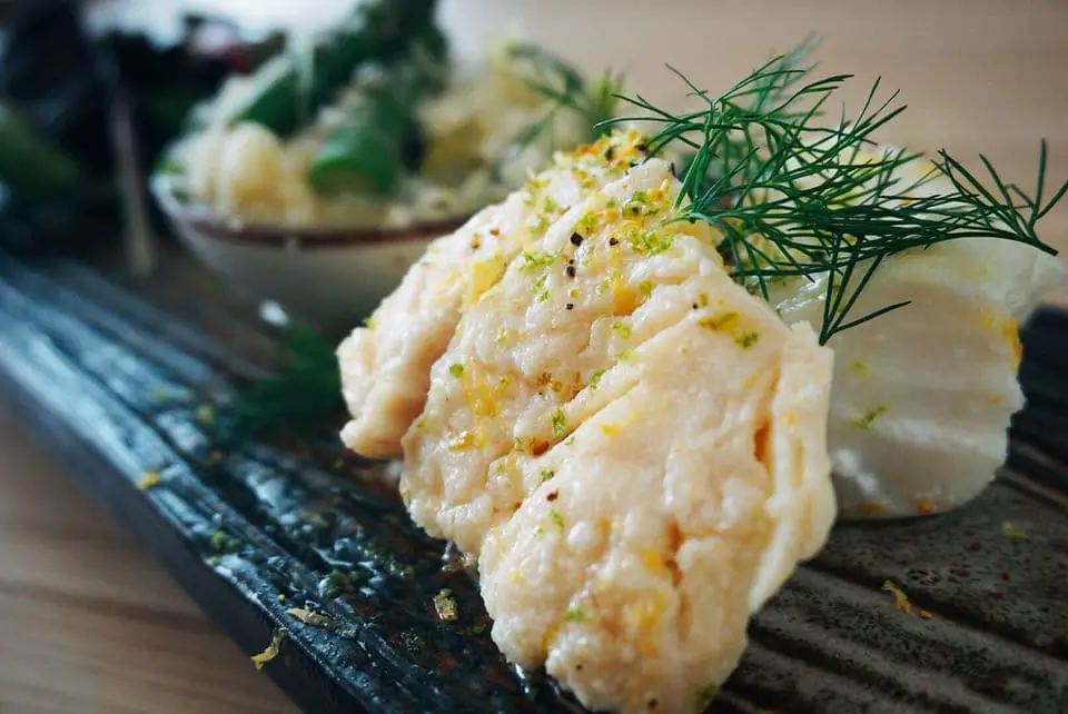 Kabeljau konfiert auf Spargel-Bärlauch-Risotto | Yummy Travel