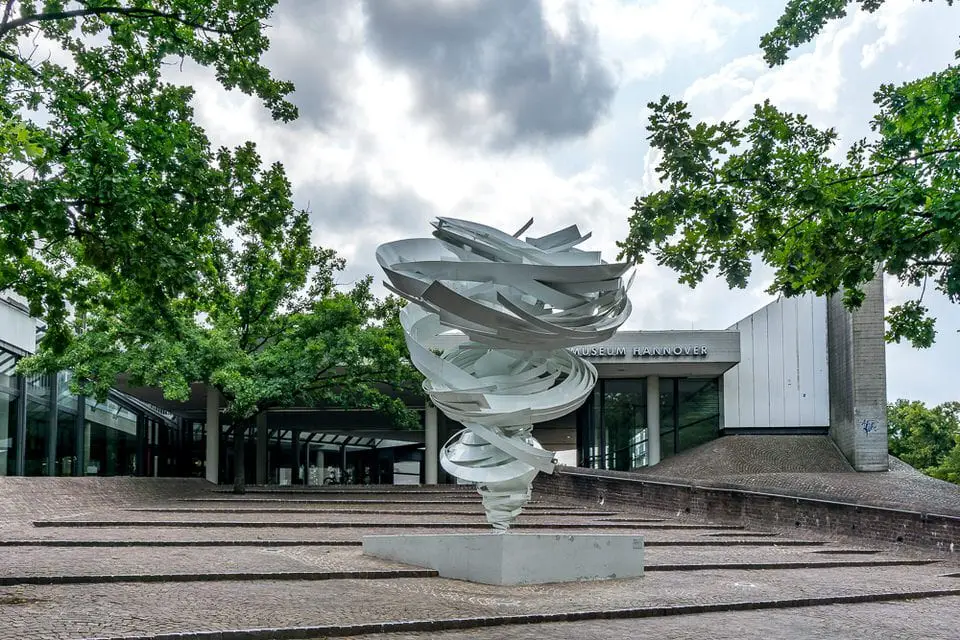 Skulptur, Museum von außen Hannover Geheimtipps