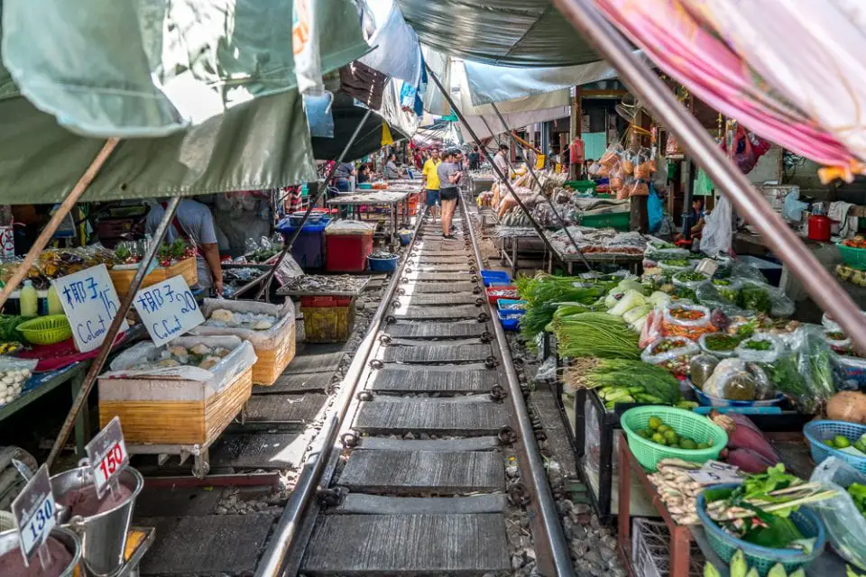mae klong railway market Thailand