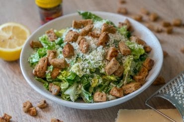 Klassisches Caesar Salad Rezept mit selbstgemachten Croutons